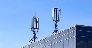 Mobilfunkflächen Dach mit Mobilfunkantellen