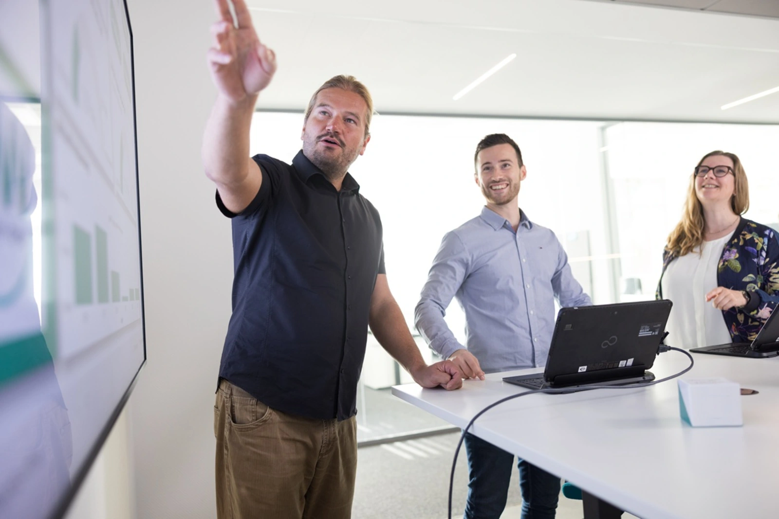 Team bei einer Besprechung Team bei einer Besprechung