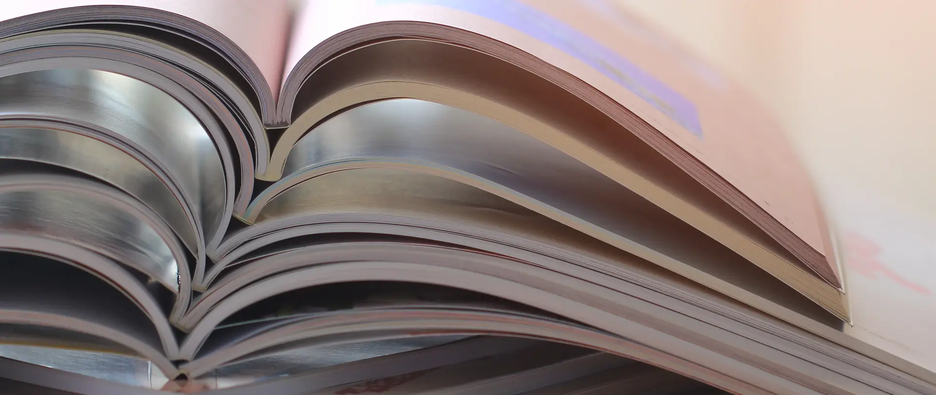 Das Kundenmagazin ENERGIEgeladen von Westfalen Weser bietet spannende Einblicke in die Welt der Energie in der Region Ostwestfalen-Lippe und dem Weserbergland.